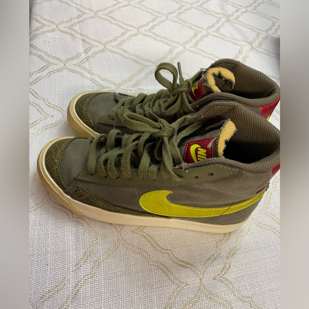 Nike womens Sneakers - Olive and Yellow